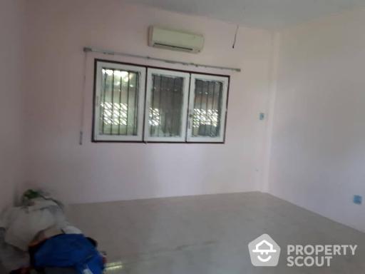 3-BR House near MRT Sam Yot