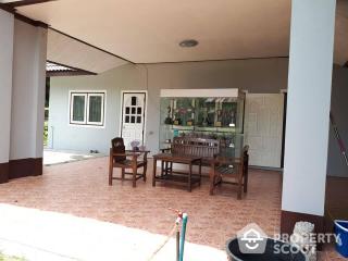 3-BR House near MRT Sam Yot