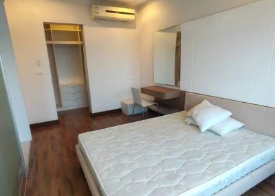 1-BR Condo at Q House Sathorn near BTS Krung Thon Buri