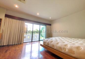 4-Bedrooms single house with garden in secure compound - Sathorn