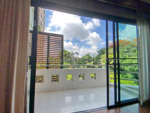 4-Bedrooms single house with garden in secure compound - Sathorn