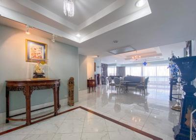 Beautiful 3 bedroom Condo with panorama view