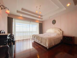 Beautiful 3 bedroom Condo with panorama view