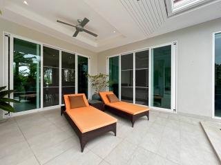 Woodlands : Well Maintain 3 Bedroom Pool Villa