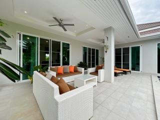 Woodlands : Well Maintain 3 Bedroom Pool Villa