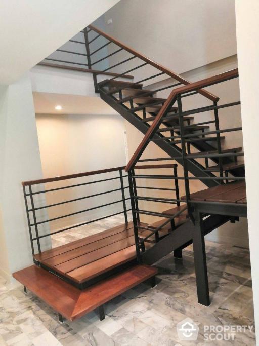 4-BR Apt. near MRT Phetchaburi