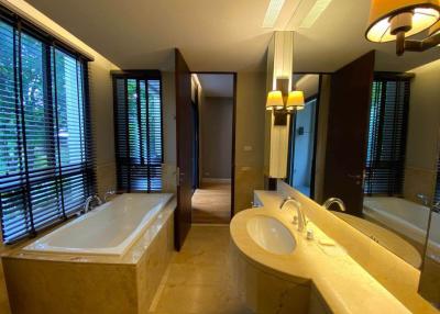 For SALE : Vincente Sukhumvit 49 / 1 Bedroom / 1 Bathrooms / 65 sqm / 5990000 THB [S12235]