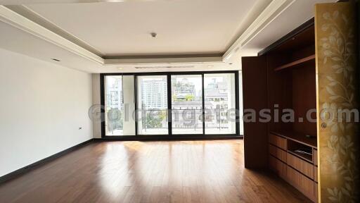 Modern luxurious 4-Bedrooms plus Study Apartment - Sukhumvit soi 31