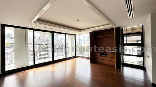 Modern luxurious 4-Bedrooms plus Study Apartment - Sukhumvit soi 31