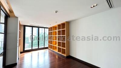 Modern luxurious 4-Bedrooms plus Study Apartment - Sukhumvit soi 31