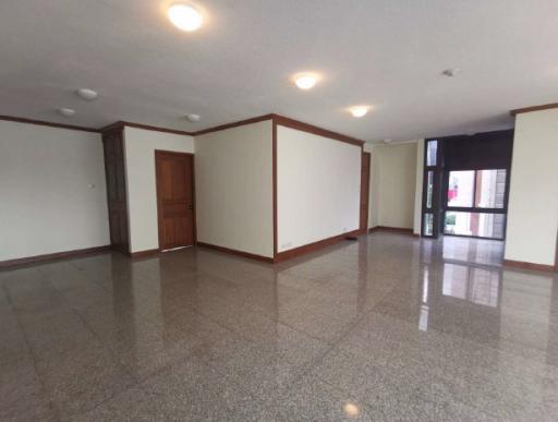 Sithakarn Condominium 3 bedroom condo for sale