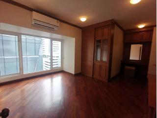 Sithakarn Condominium 3 bedroom condo for sale