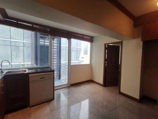 Sithakarn Condominium 3 bedroom condo for sale