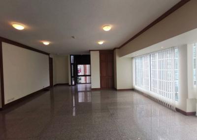 Sithakarn Condominium 3 bedroom condo for sale