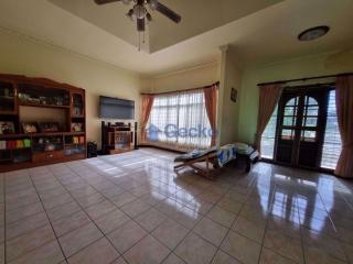 4 Bedrooms House East Pattaya H010393
