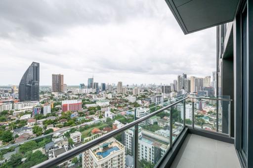 2 bed Condo in BEATNIQ Sukhumvit 32 Khlongtan Sub District C018641