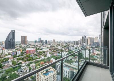 2 bed Condo in BEATNIQ Sukhumvit 32 Khlongtan Sub District C018641