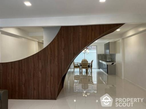 2-BR Townhouse near BTS Udom Suk