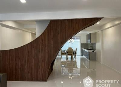 2-BR Townhouse near BTS Udom Suk