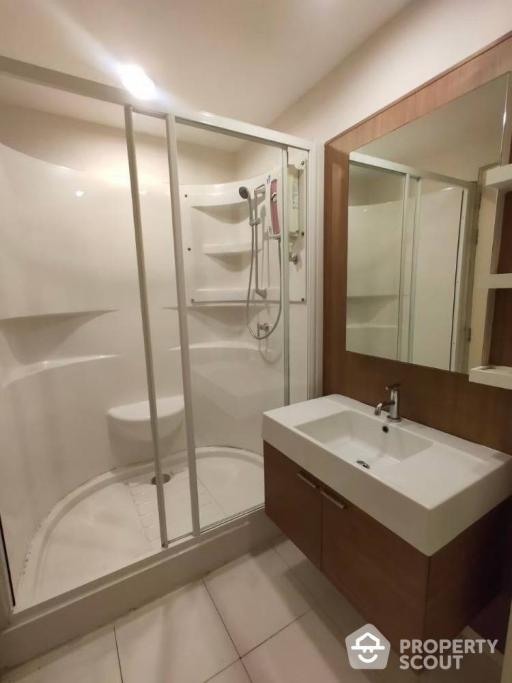 1-BR Condo at Q House Sathorn near BTS Krung Thon Buri