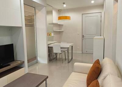 1-BR Condo at Q House Sathorn near BTS Krung Thon Buri