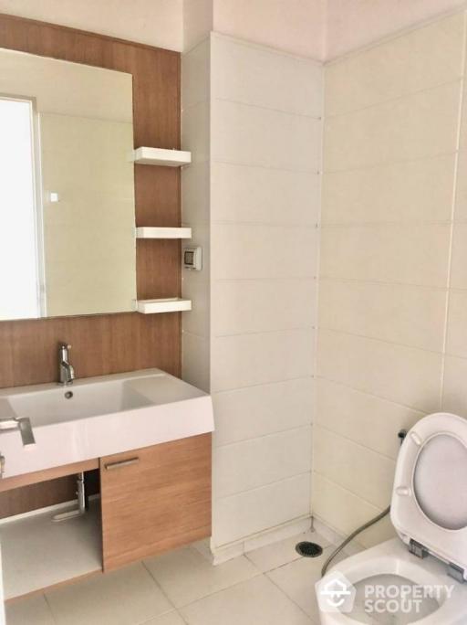 1-BR Condo at Q House Sathorn near BTS Krung Thon Buri