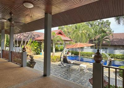 Private Pool villa with 3 bedrooms for sale in Rawai