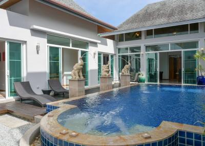 Pool villa with 4 bedrooms for sale in Rawai, Phuket