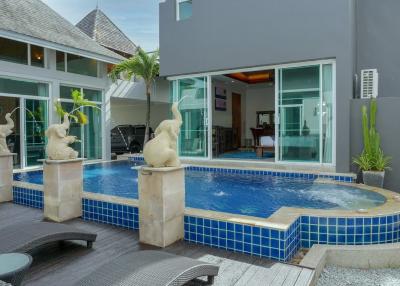Pool villa with 4 bedrooms for sale in Rawai, Phuket
