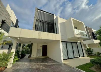 5 Bedrooms With Private Rooftop Pool For Sale In Laguna Phuket