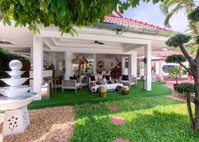 Luxury 4 bedroom with private pool villa for sale in Nai Harn
