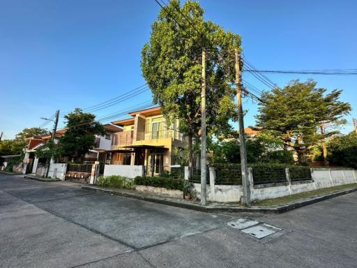 Large detached house for rent, Sriracha, The Boulevard Village.