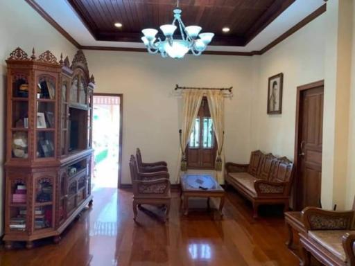 Single house for sale in Pattaya, Pong, Bang Lamung, near the edge of Map Prachan Reservoir.