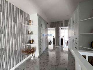 3 Bedrooms House in Lakeside Court East Pattaya H011293