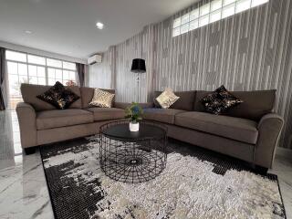3 Bedrooms House in Lakeside Court East Pattaya H011293