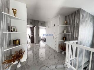 3 Bedrooms House in Lakeside Court East Pattaya H011293