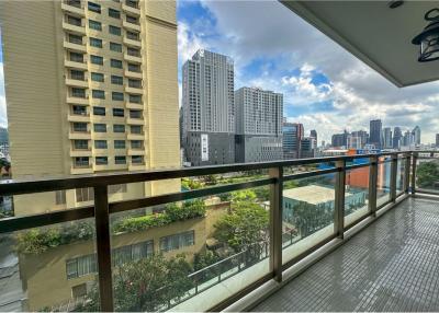 For Rent : Bright Sukhumvit 24 -  Modern 2 Bedroom  in the Heart of Sukhumvit