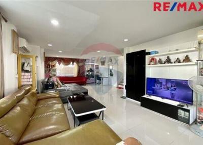 170 Sqm., 4 Beds Townhouse listed for ฿ 3,300,000.