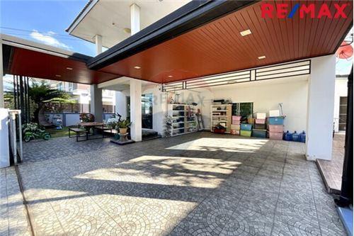 170 Sqm., 4 Beds Townhouse listed for ฿ 3,300,000.