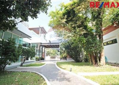 700 Sqm., 4 Beds Townhouse listed for ฿ 29,000,000.