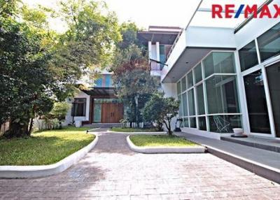 700 Sqm., 4 Beds House listed for ฿ 29,000,000.