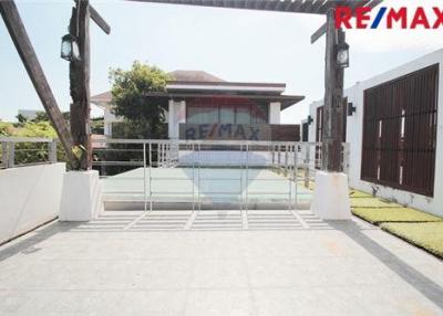 700 Sqm., 4 Beds Townhouse listed for ฿ 29,000,000.