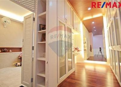 700 Sqm., 4 Beds Townhouse listed for ฿ 29,000,000.