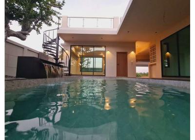 Modern tropical style pool villa in Bang Saray