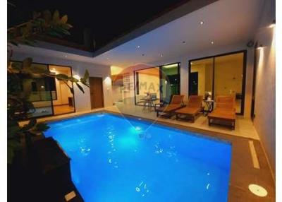 Modern tropical style pool villa in Bang Saray