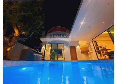 Modern tropical style pool villa in Bang Saray