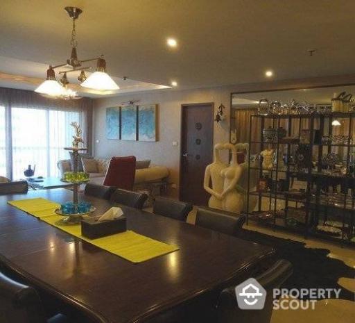 2-BR Condo at Baan Prompong Condominium near MRT Phetchaburi (ID 513487)