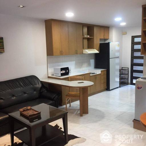 1-BR Condo at Supalai Place Sukhumvit 39 near BTS Phrom Phong (ID 560346)