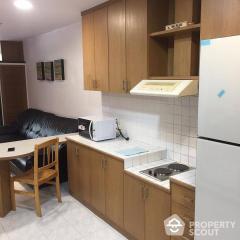 1-BR Condo at Supalai Place Sukhumvit 39 near BTS Phrom Phong (ID 560346)