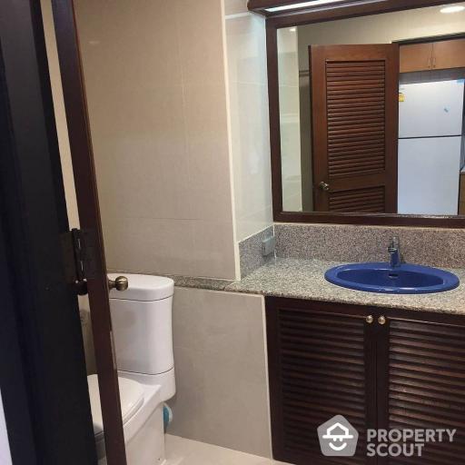 1-BR Condo at Supalai Place Sukhumvit 39 near BTS Phrom Phong (ID 560346)